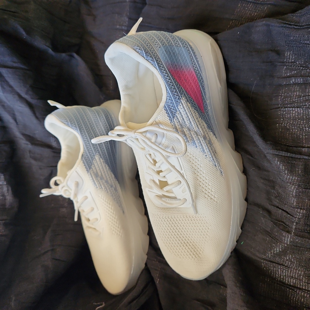 Wanted Women's Athletic Shoes size 10 Sneakers "Obtuse" Fashion Tourquoise/white